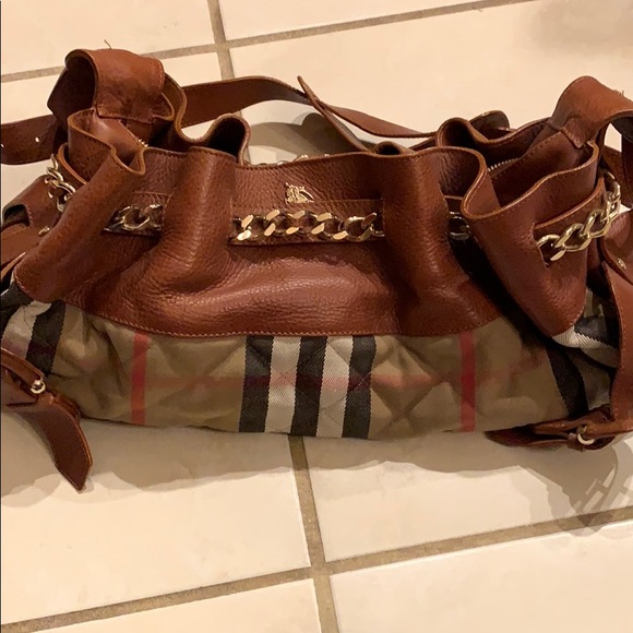 Classic Burberry Bag - Picture 1 of 5